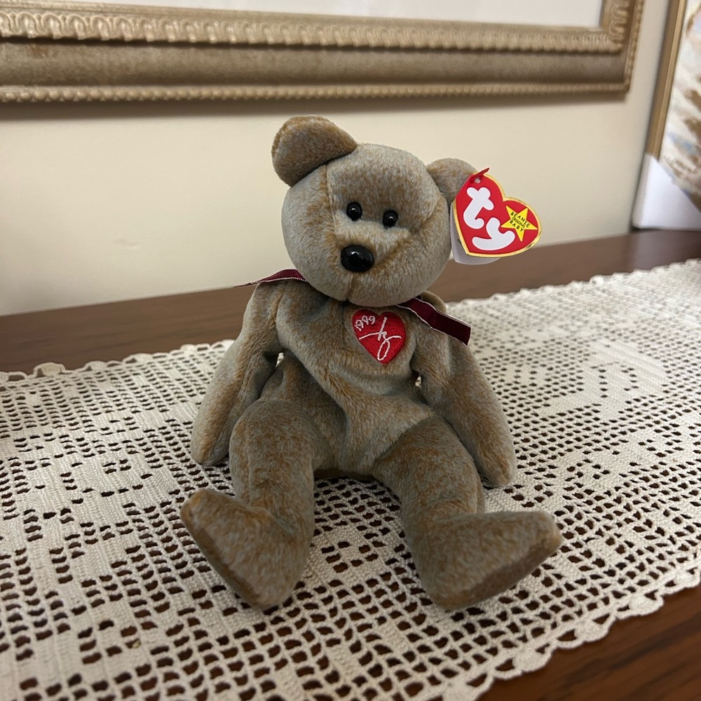 Ty 1999 SIGNATURE BEAR with Red Ribbon
